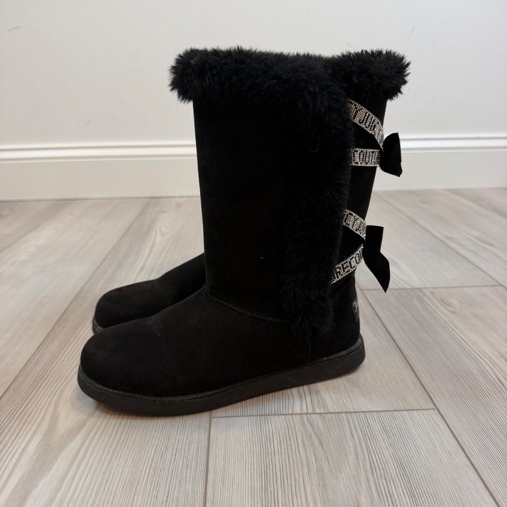 Juicy Couture Kaori Black Faux Fur Bow Rhinestone Winter Boots Womens 8.5